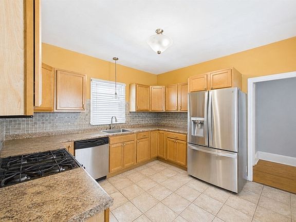 5th image of 34 Sherman St