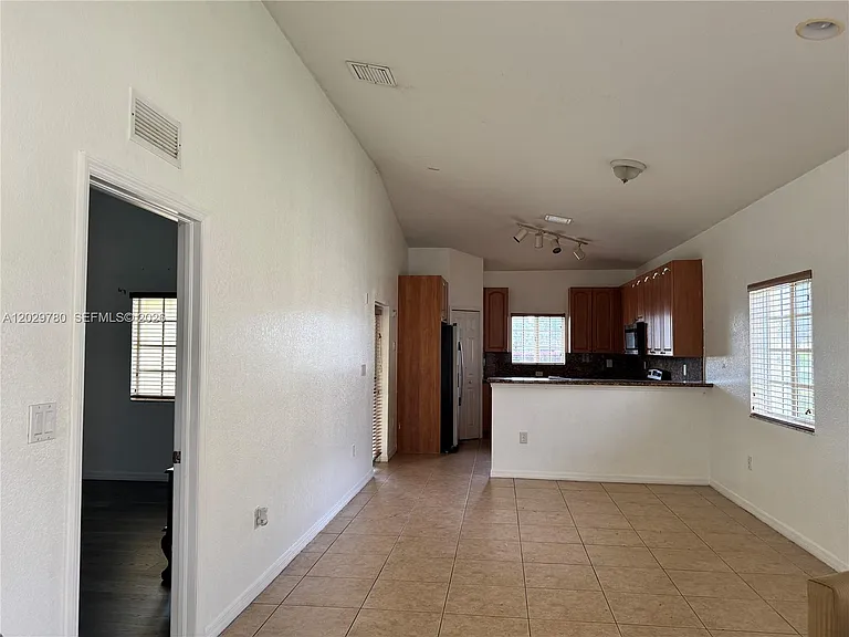 3384 NE 11th Dr — Photo 7