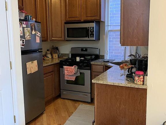 4th image of 2513 N Southport Ave Unit 2A