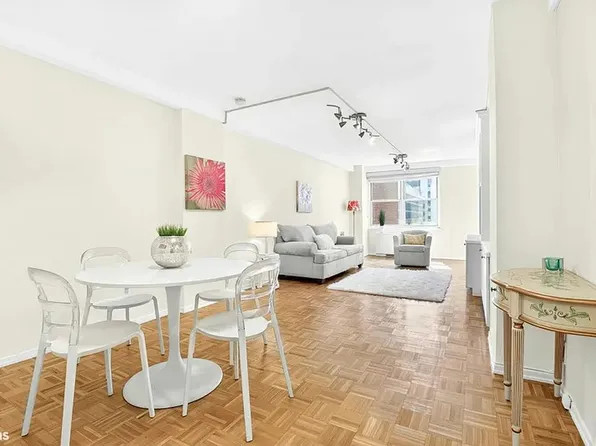 520 E 72nd St APT 8E, New York, NY 10021