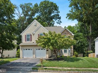 511 Greenhill Ln, Philadelphia, PA 19128