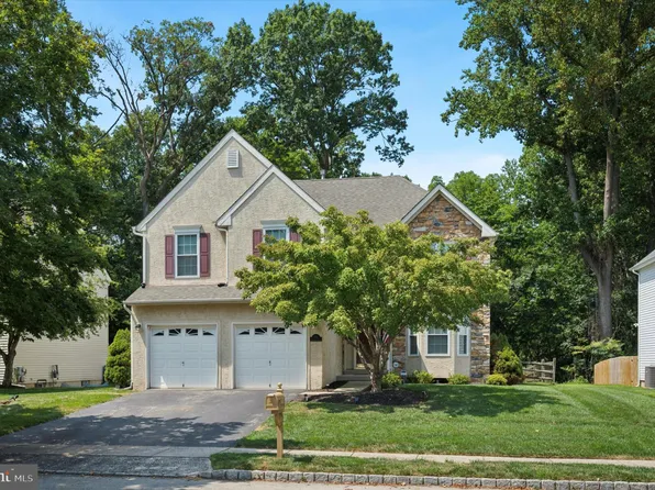 511 Greenhill Ln, Philadelphia, PA 19128