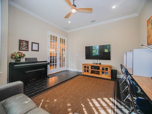 3rd image of 568 Enrede Ln