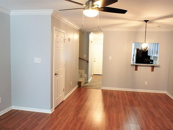 4th image of 8221 Pineville Matthews Rd APT C