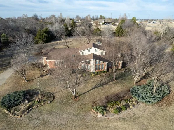 2909 N Santa Fe Ave, Edmond, OK 73003