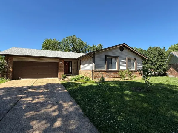17 Hurstfield Ct, Fenton, MO 63026