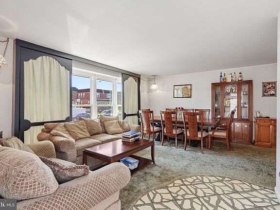 3rd image of 2127 Hoffnagle St