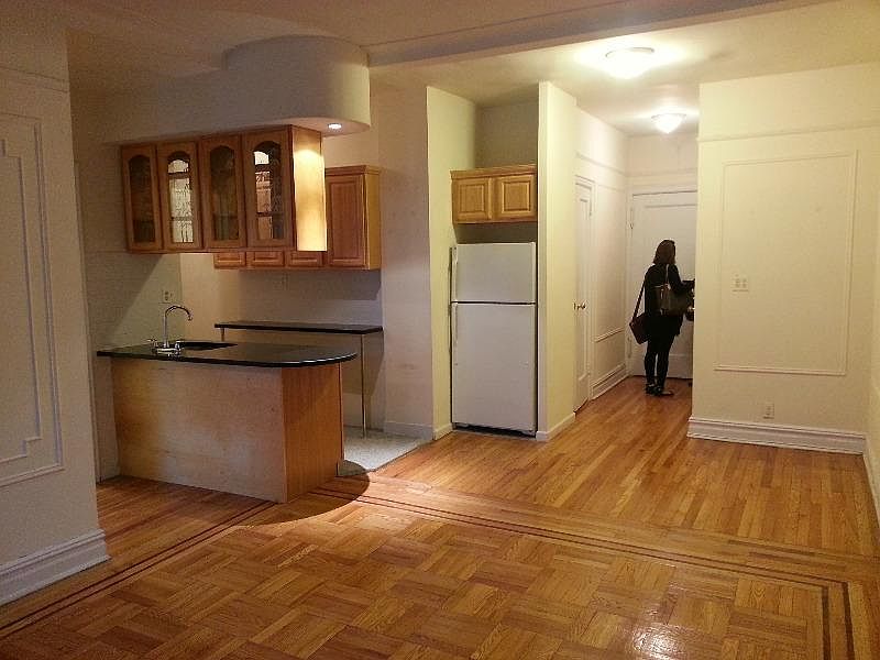 2nd image of 2577 46th St