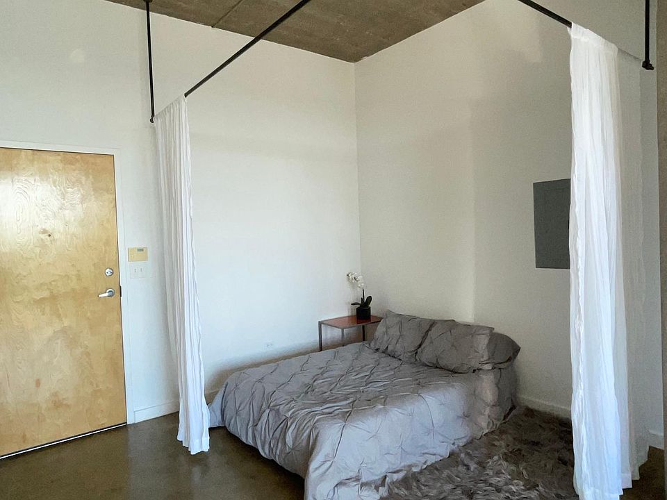 1st image of 2621 W Washington Blvd #406