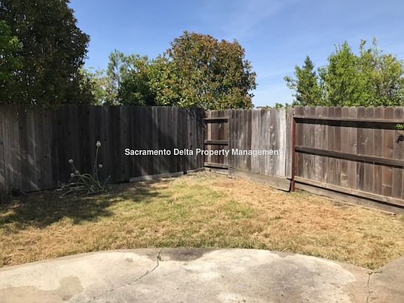 5th image of 390 Rick Heinrich Cir