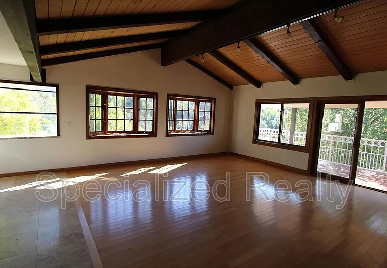 3694 Berwick Dr — Photo 3