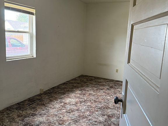3rd image of 820 N St