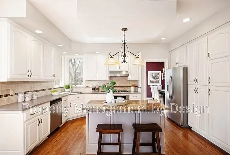 921 Vineland Ct — Photo 5