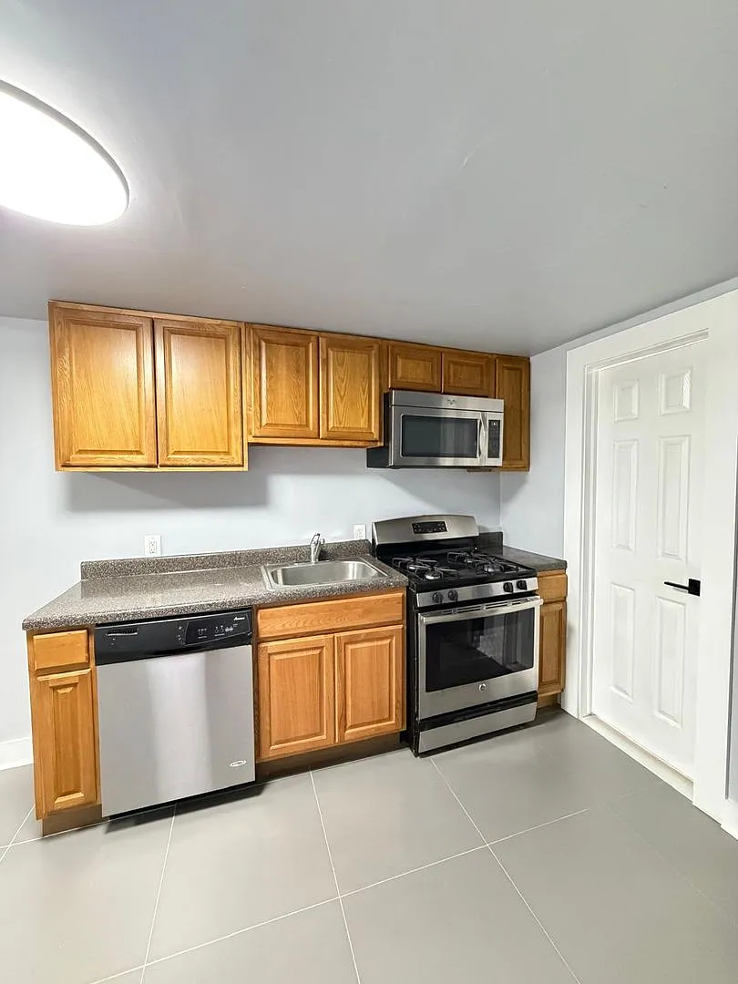 40 Walnut — Photo 2