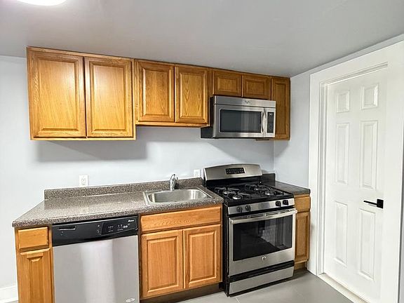 2nd image of 40 Walnut St