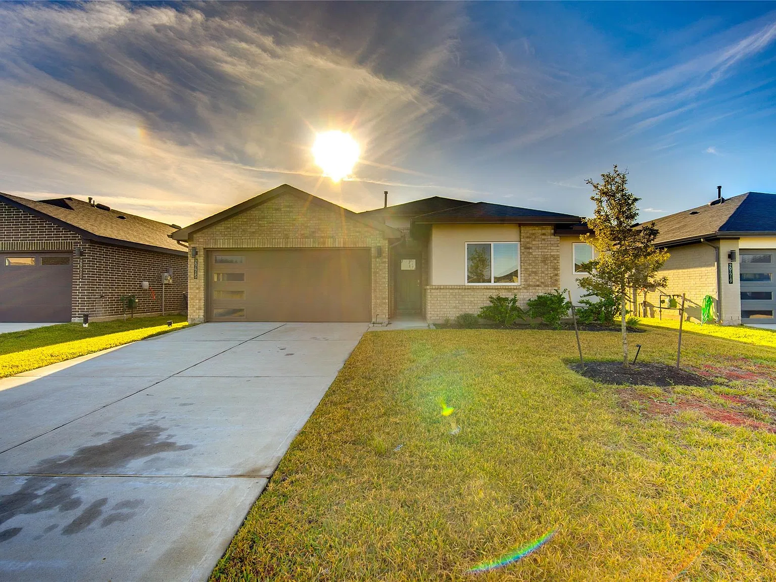 3 bed, 2.0 bath, 1415 sqft, $2,300 — Photo 2