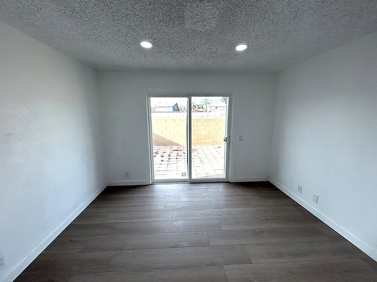 12040 Woodbridge Dr — Photo 4