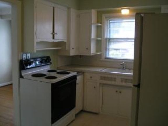 2nd image of 7823 SW Greenwood Dr