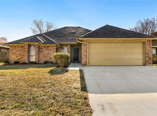 6510 Country Creek Dr, Arlington, TX 76001