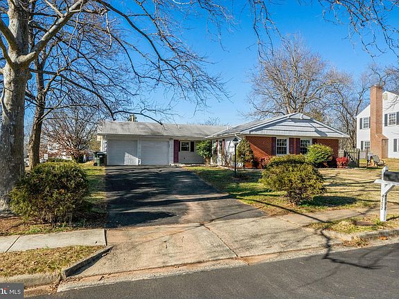 3rd image of 4102 Plaza Ln