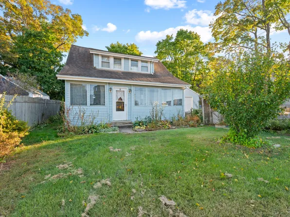 32 Prentice Street, Plainville, CT 06062