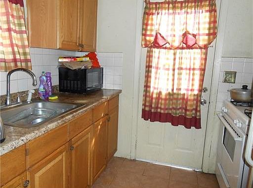 4th image of 10 Dolan St