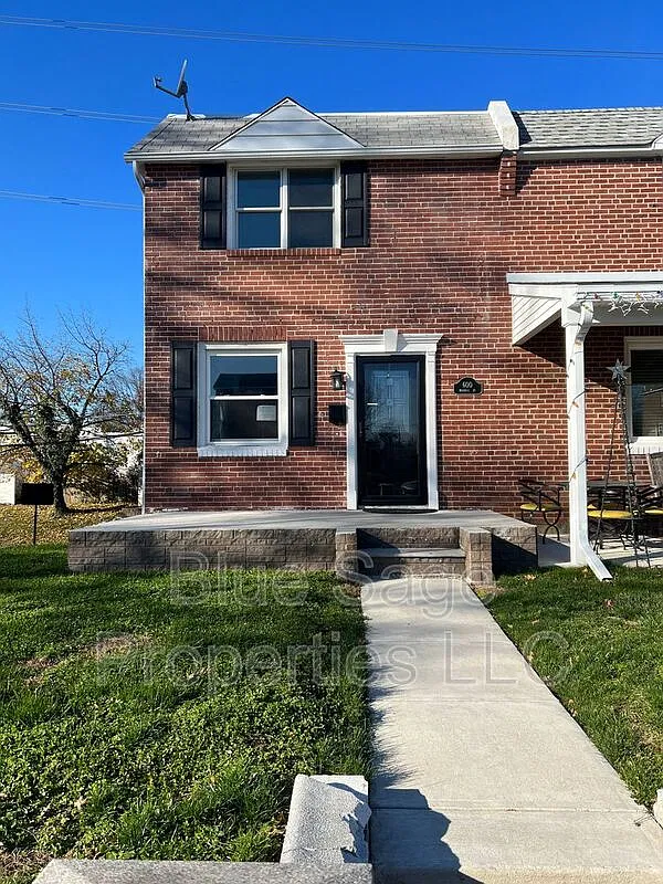 3 bed, 2.0 bath, 1156 sqft, $2,250 — Photo 1