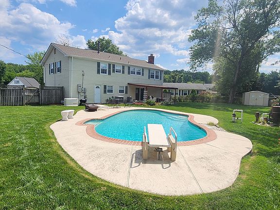 2nd image of 4212 Maintree Ct