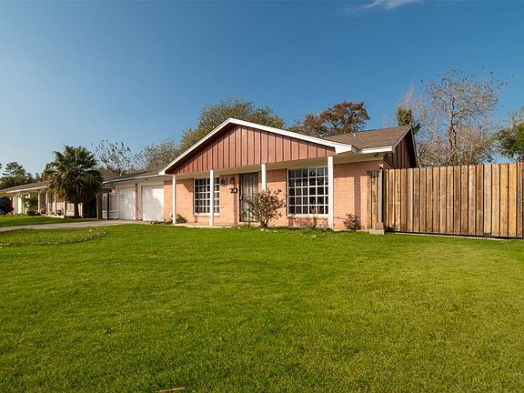 3rd image of 8415 Garden Parks Dr