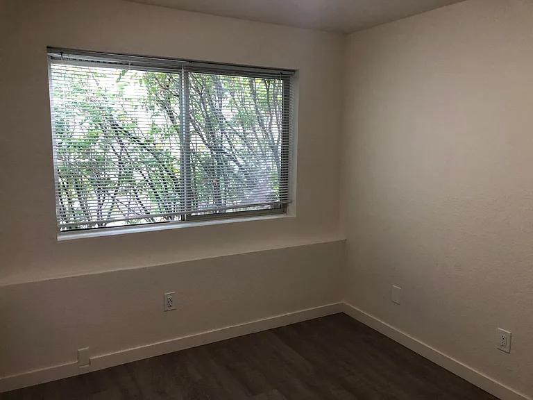 8732 Phinney Ave N #B1 — Photo 30