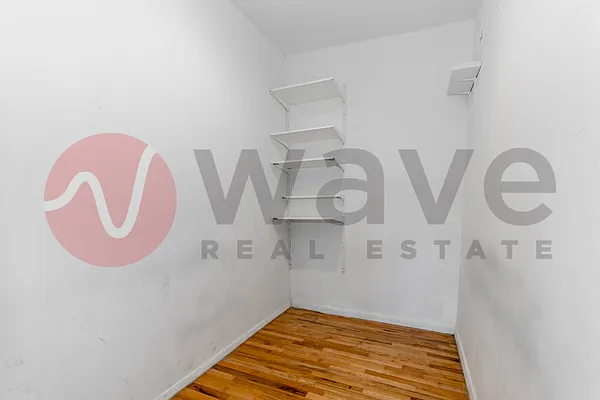 Rented by Wave Real Estate Group | media 60