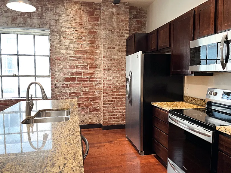 Urban Sophistication at the Detroit Lofts — Photo 10