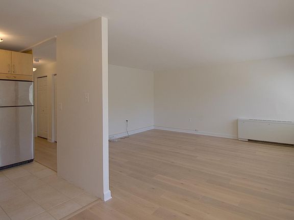 3rd image of 10201 Grosvenor Pl APT 407