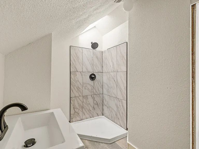 114 E Sherman Ave — Photo 23