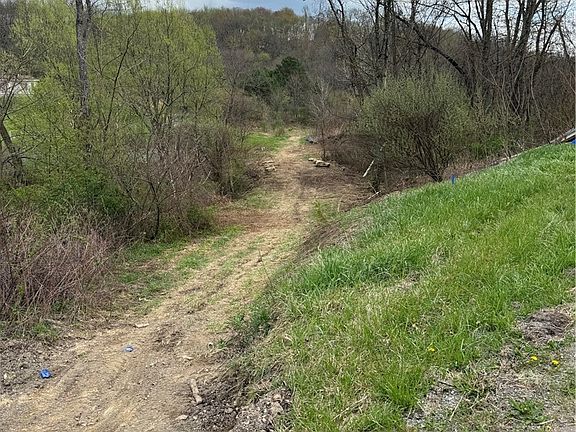2nd image of 2492 Irish Ridge Rd