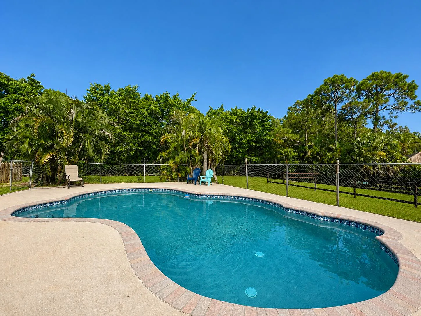 3 bed, 2.0 bath, 1200 sqft, $6,250 — Photo 3