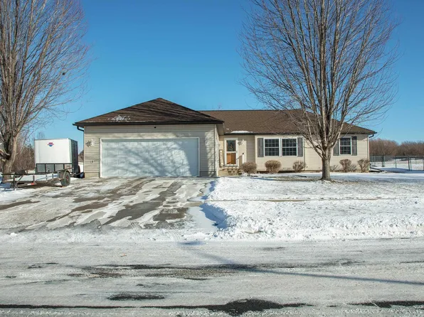 208 Brookside Dr, Parkersburg, IA 50665