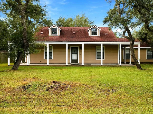 225 Ivy Ln, Rockport, TX 78382