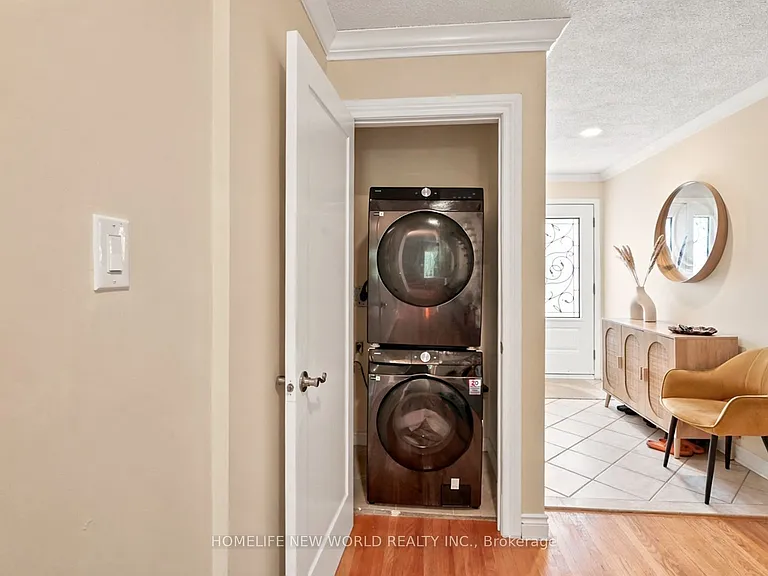 458 Appledore Cres #UPPER — Photo 18