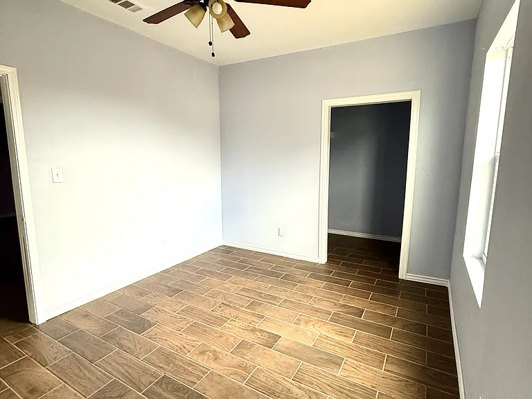 506 S Madison St — Photo 18