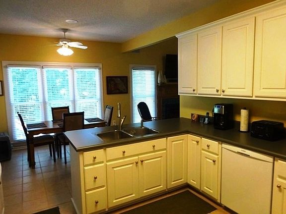 5th image of 146 Kensington Dr
