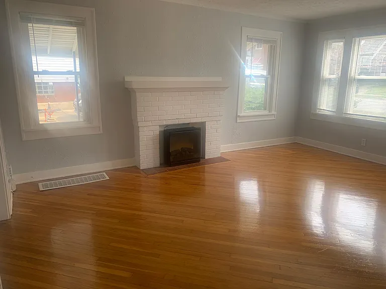 3440 Granton Ave — Photo 2