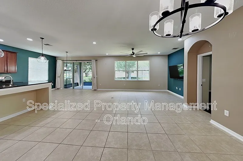 4 bed, 3.0 bath, 2963 sqft, $2,499 — Photo 4