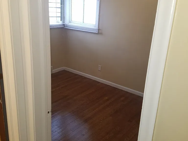 20301 Evergreen Rd — Photo 3