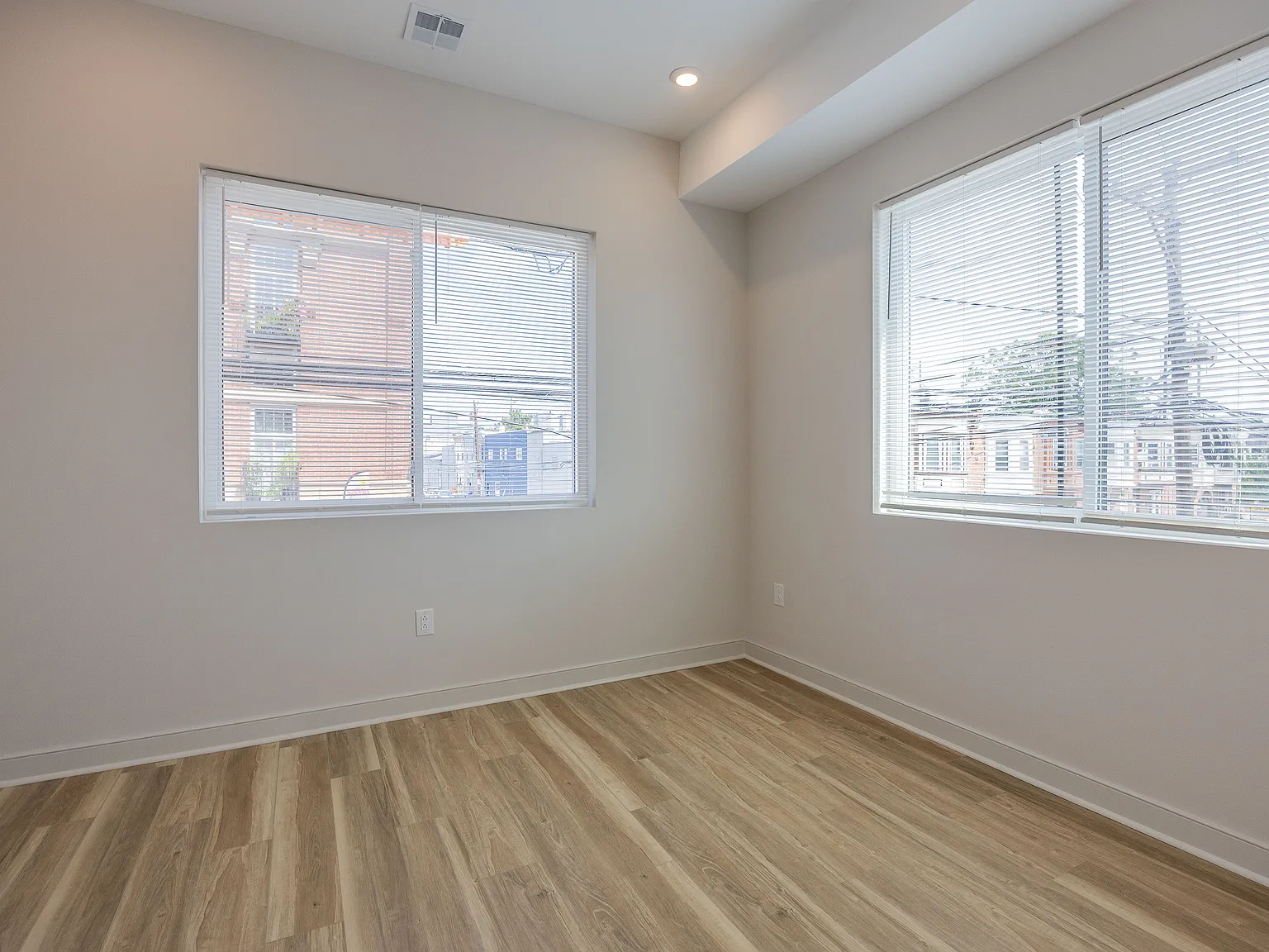 3 bed, 1300 sqft, $2,450 — Photo 4