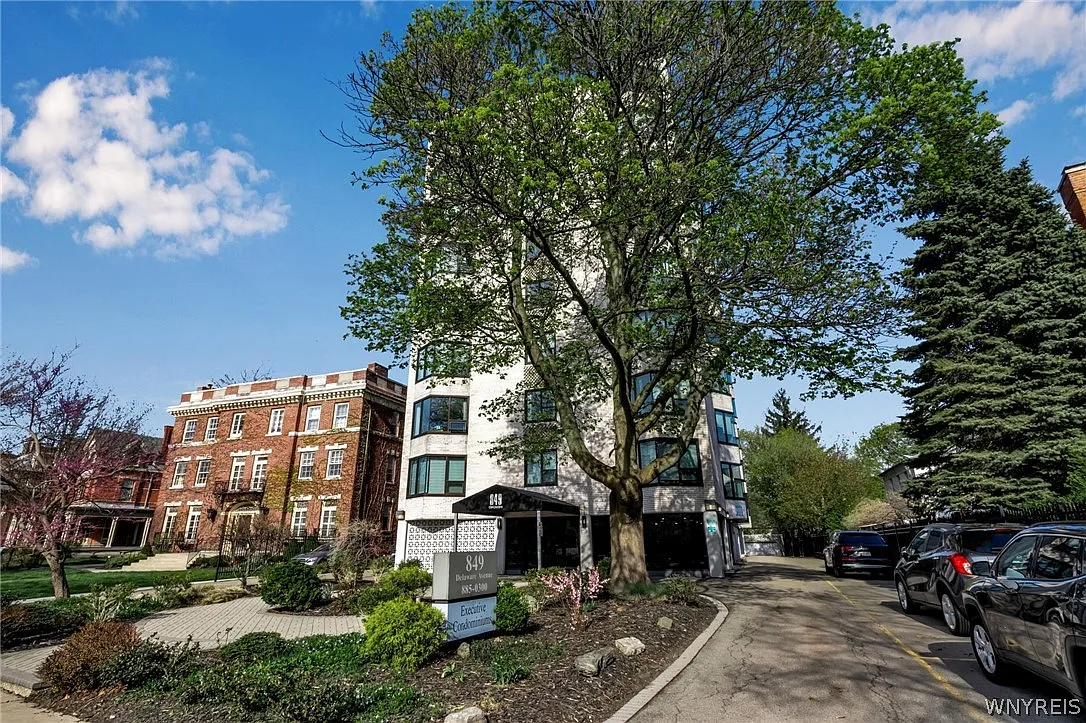1 bed, 1.5 bath, 867 sqft, $1,800 — Photo 2