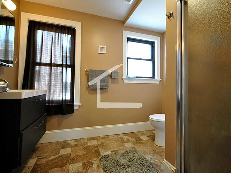 39A Woodstock Ave #39 — Photo 8