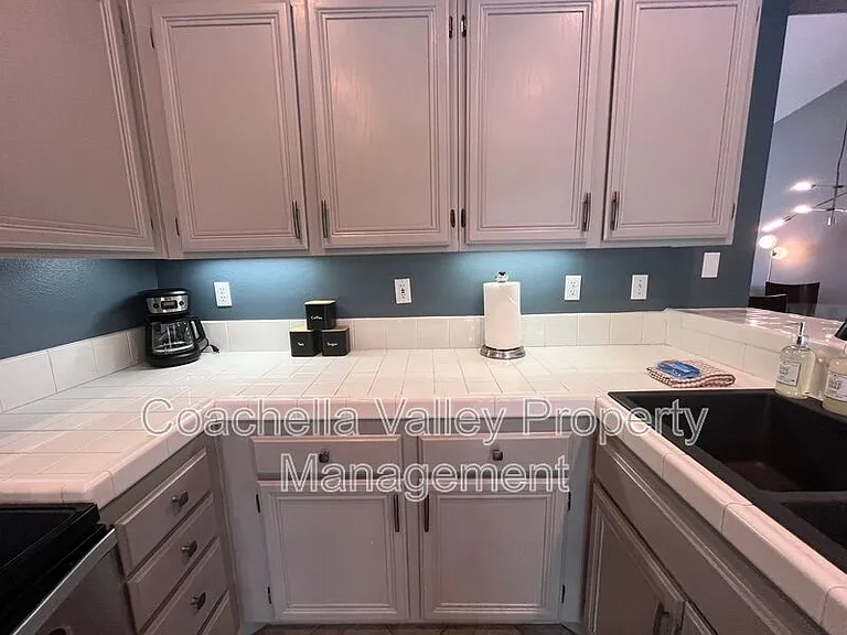 2162 Shannon Way — Photo 24