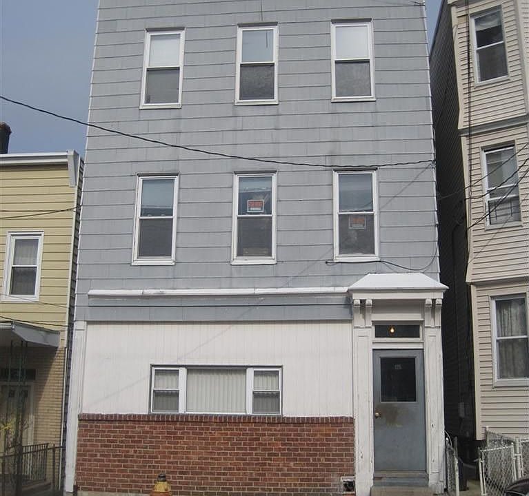 1st image of 125 Webster Ave