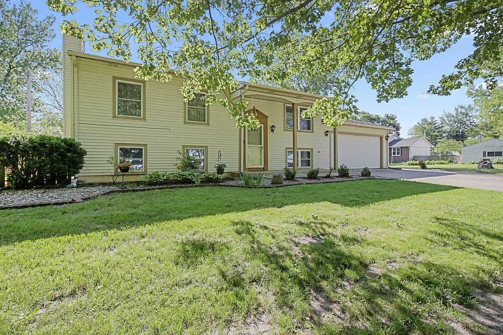 1120 Centennial Dr photo 1